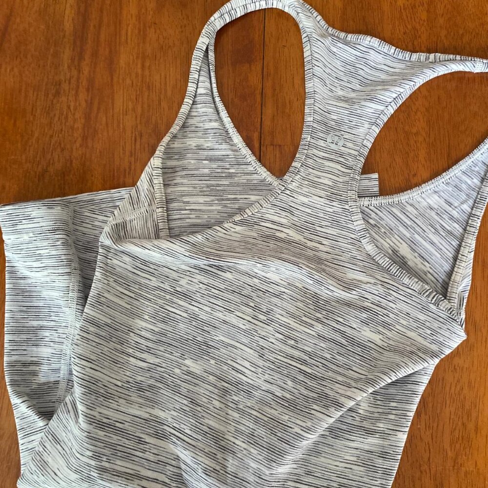 LULULEMON TOP